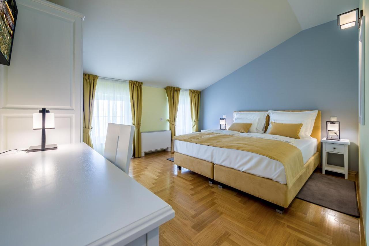 Hotel Domino Opatija Bagian luar foto