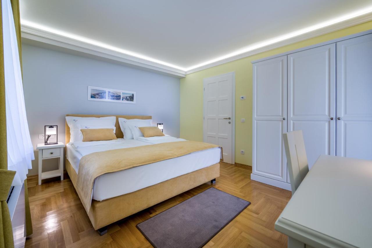 Hotel Domino Opatija Bagian luar foto