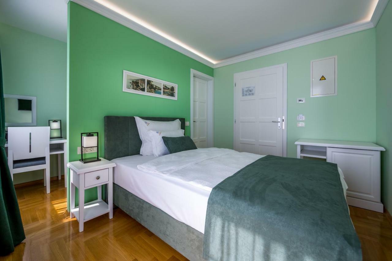 Hotel Domino Opatija Bagian luar foto