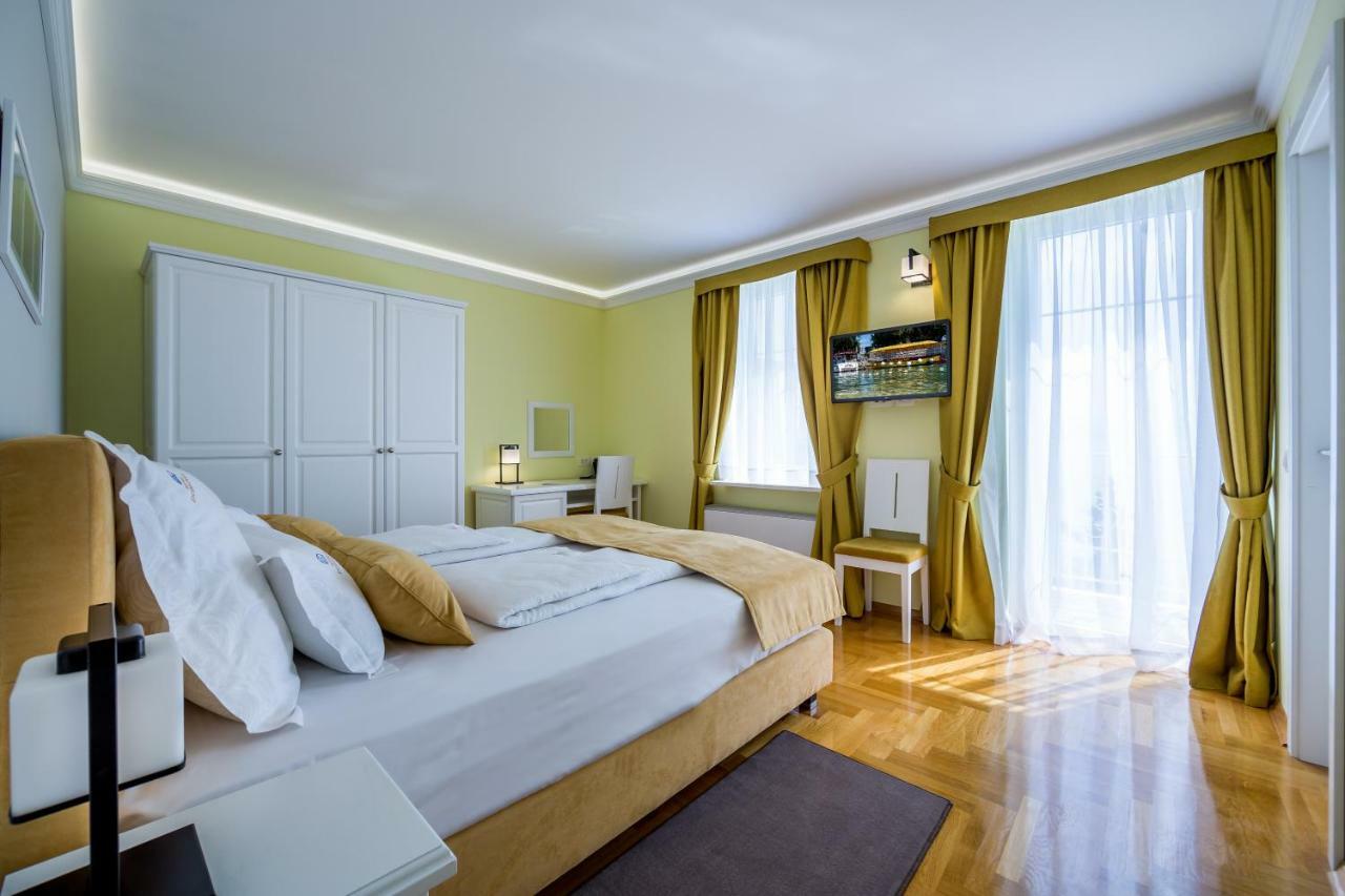 Hotel Domino Opatija Bagian luar foto