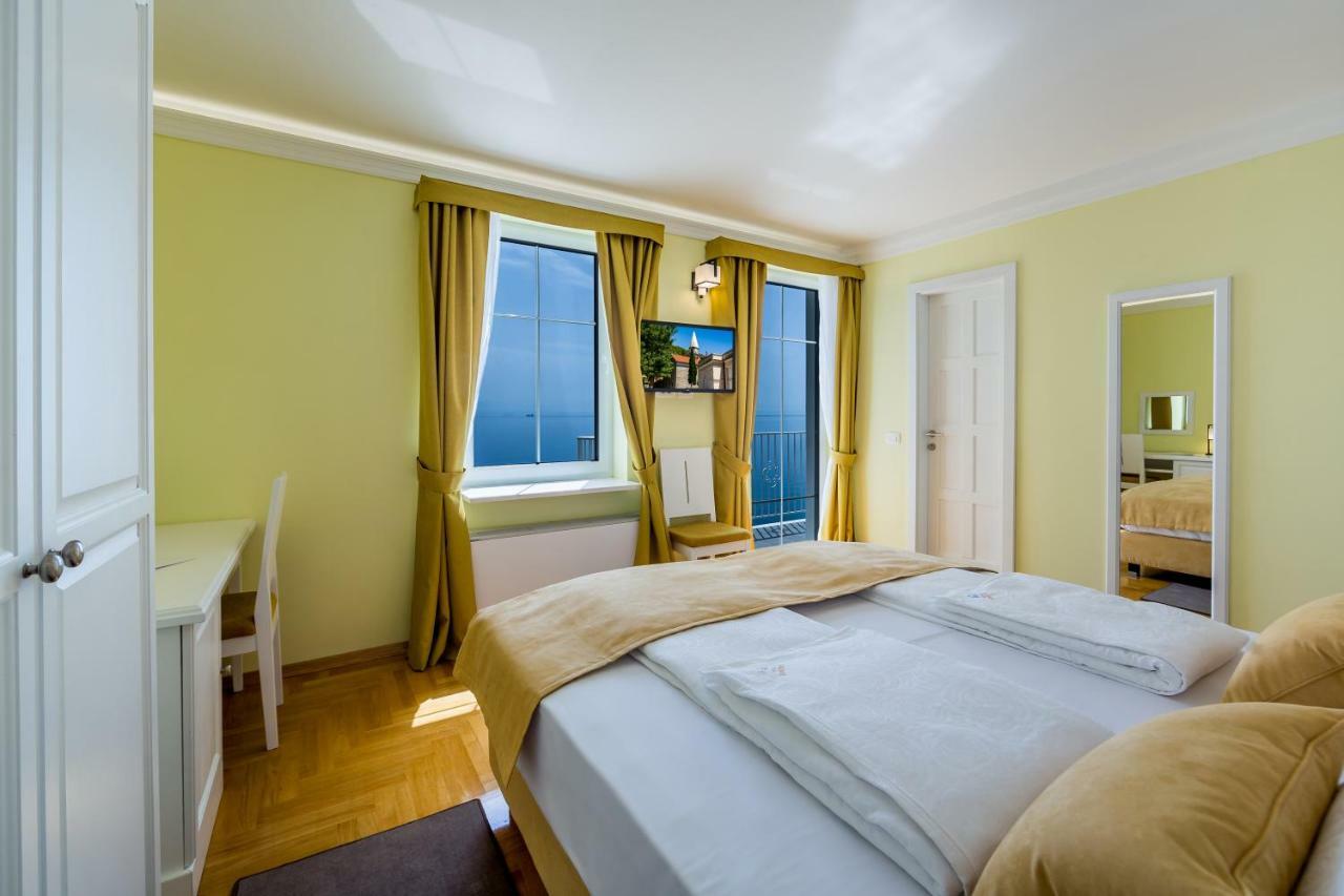 Hotel Domino Opatija Bagian luar foto