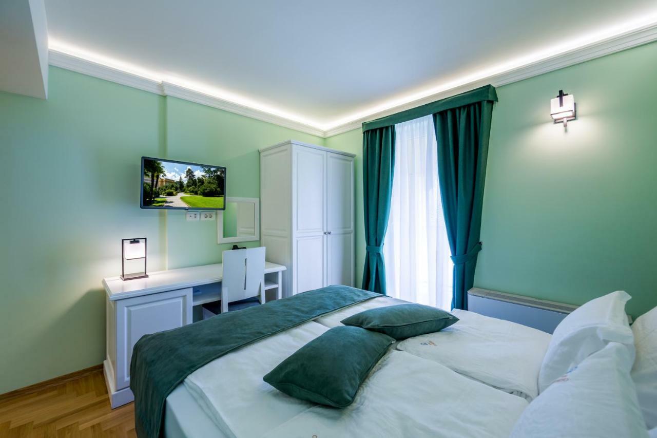 Hotel Domino Opatija Bagian luar foto