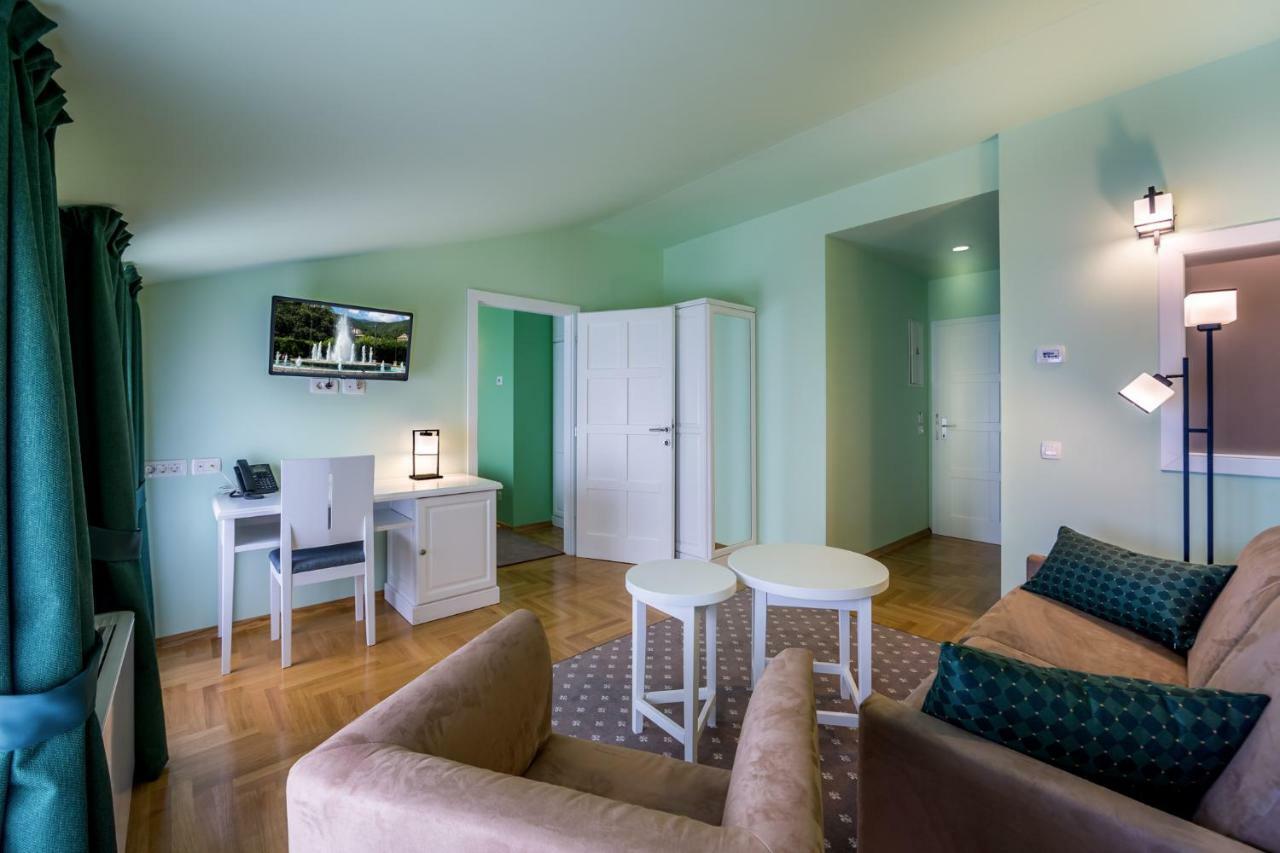Hotel Domino Opatija Bagian luar foto