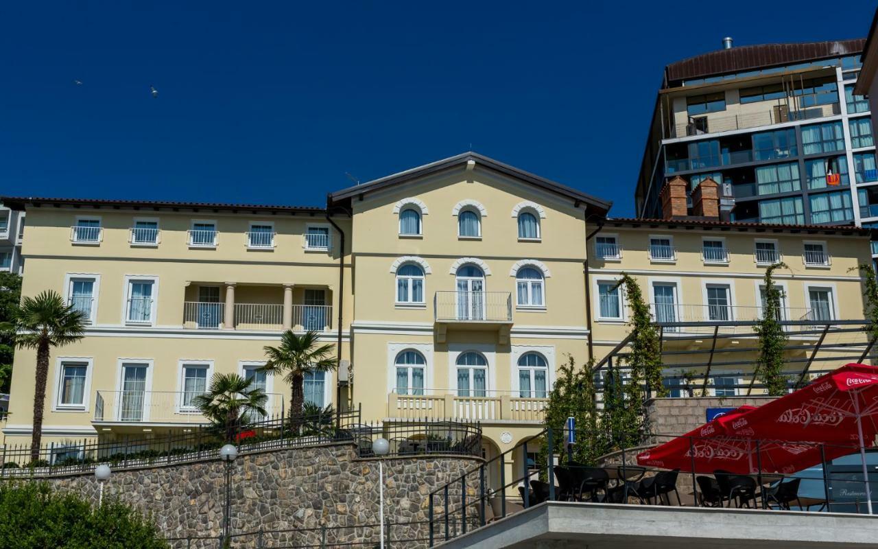 Hotel Domino Opatija Bagian luar foto