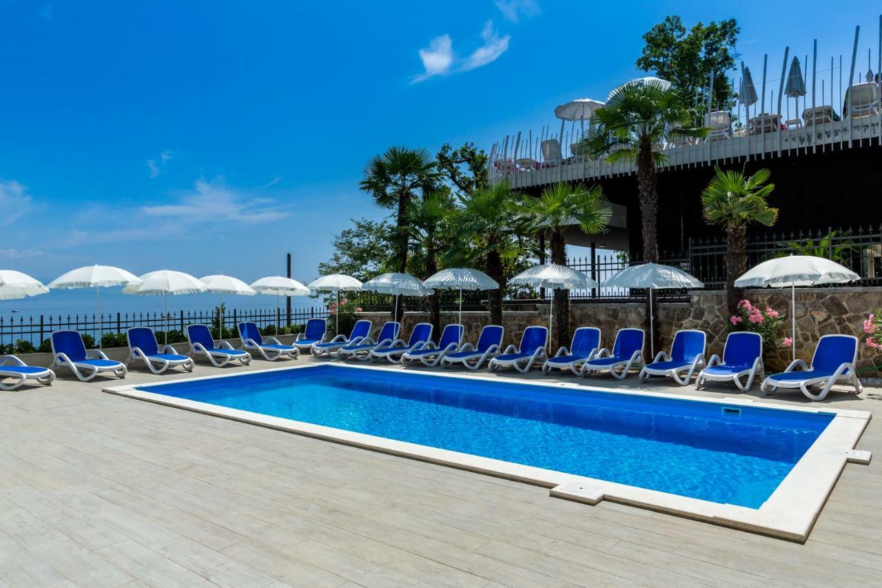Hotel Domino Opatija Bagian luar foto